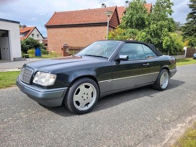 Usata Mercedes E320 220 CV (161 kW) 1993 Nero Cabrio
