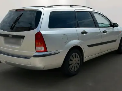 Gebraucht Ford Focus 103 PS (75 kW) 2002 Silber Kombi