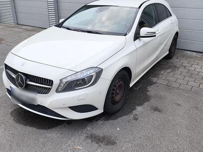 Gebraucht Mercedes A180 122 PS (89 kW) 2014 Weiß Limousine
