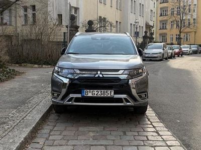 Second-hand Mitsubishi Outlander P-HEV Spirit 224 CP (164 kW) 2021 Gri SUV