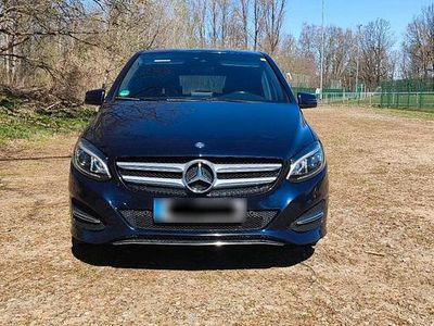 Gebraucht Mercedes B200 136 PS (100 kW) 2017 Blau Van / Kleinbus