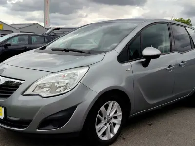 Gebraucht Opel Meriva Edition 120 PS (88 kW) 2013 Silber Van / Kleinbus