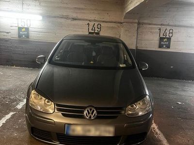 Grau Gebraucht 2004 VW Golf IV Kleinwagen | 2.500 € (Fairer Preis)