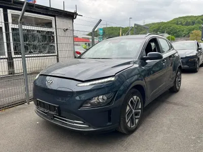 Gebraucht Hyundai Kona Select 100 kW (136 PS) 2023 Schwarz SUV