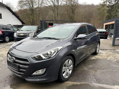 Grau Gebraucht 2016 Hyundai i30 Passion Kombi | 7.500 € (Guter Preis)