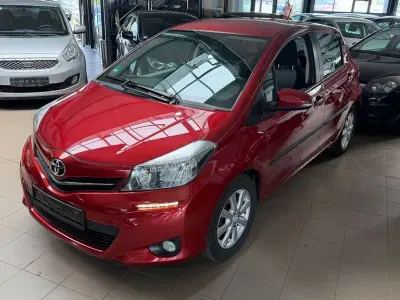Gebraucht Toyota Yaris Executive 99 PS (72 kW) 2012 Rot Kleinwagen