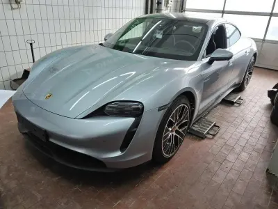 Second-hand Porsche Taycan 350 kW (476 CP) 2023 Argintiu Berlinǎ