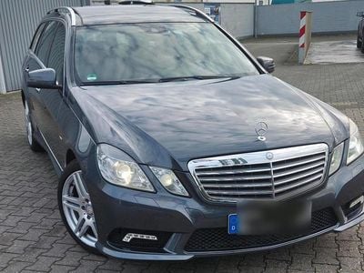 Grau Gebraucht 2010 Mercedes E200 AMG line Kombi | 7.999 € (Fairer Preis)
