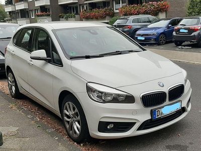 Gebraucht BMW 218 Sport Line 150 PS (110 kW) 2015 Weiß Van / Kleinbus