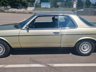 Gebraucht Mercedes 230 136 PS (100 kW) 1983 Grün Coupé