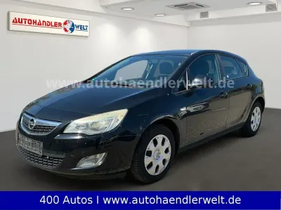 Używany Opel Astra Cosmo 140 KM (102 kW) 2010 Czarny Sedan/Limuzyna