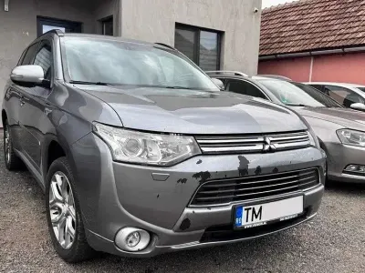 Gebraucht Mitsubishi Outlander P-HEV Instyle 120 PS (88 kW) 2014 Grau SUV