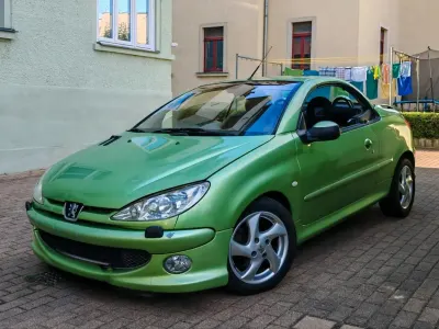 Gebraucht Peugeot 206 CC 109 PS (80 kW) 2004 Grün Cabrio