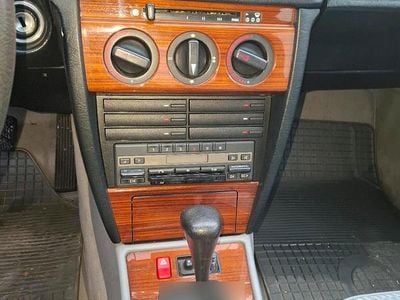 Gebraucht Mercedes 190 120 PS (88 kW) 1992 Weiß Limousine