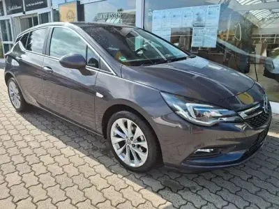 Używany Opel Astra Edition 125 KM (91 kW) 2015 Szary Sedan/Limuzyna