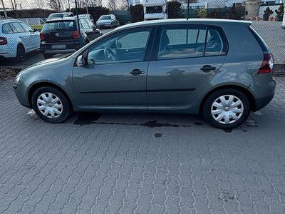 Usata VW Golf IV 75 CV (55 kW) 2004 Verde Berlina