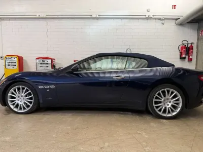 Gebraucht Maserati GranCabrio 460 PS (338 kW) 2016 Blau Cabrio