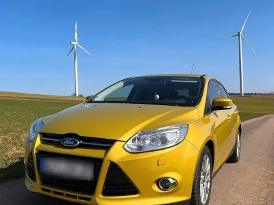 Gebraucht Ford Focus Titanium 140 PS (102 kW) 2012 Gelb Limousine