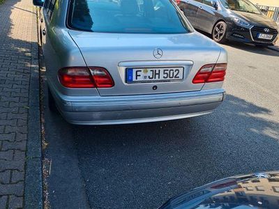Second-hand Mercedes E230 170 CP (125 kW) 2001 Argintiu Berlinǎ