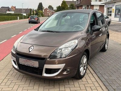 Braun Gebraucht 2012 Renault Scénic III Luxe Van / Kleinbus | 5.490 € (Etwas zu teuer)