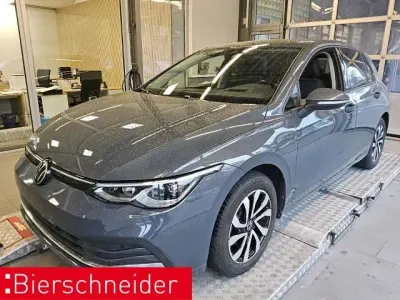 Usata VW Golf VIII Active 150 CV (110 kW) 2023 Grigio Berlina