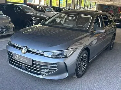 Gebraucht VW Passat Elegance 150 PS (110 kW) 2026 Grau Kombi