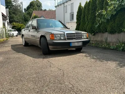 Gebraucht Mercedes 190 72 PS (52 kW) 1989 Grau Limousine