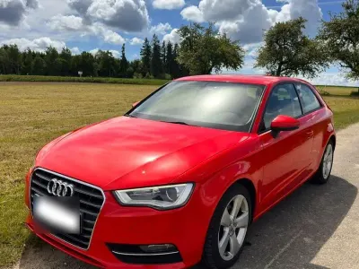 Gebraucht Audi A3 Attraction 150 PS (110 kW) 2015 Rot Limousine