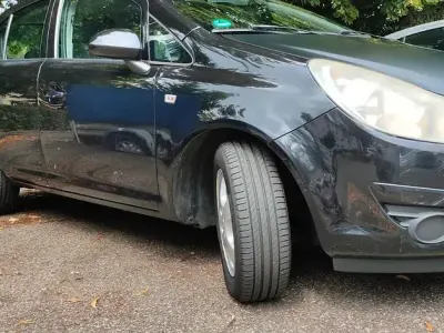 Gebraucht Opel Corsa Color Edition 80 PS (58 kW) 2009 Schwarz Kleinwagen