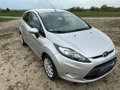 Gebraucht Ford Fiesta Trend 60 PS (44 kW) 2009 Silber Kleinwagen