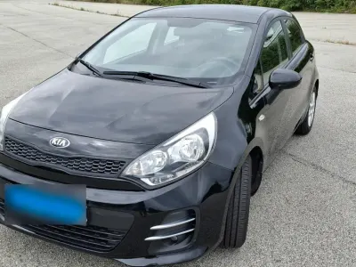 Gebraucht Kia Rio 84 PS (61 kW) 2016 Schwarz Kleinwagen