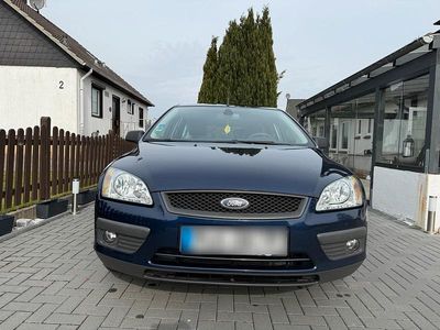 Gebraucht Ford Focus 100 PS (73 kW) 2005 Blau Kombi