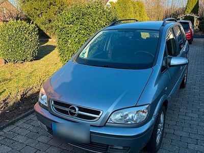 Gebraucht Opel Zafira Elegance 125 PS (91 kW) 2004 Silber Van / Kleinbus