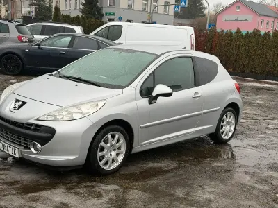Gebraucht Peugeot 207 120 PS (88 kW) 2008 Silber Limousine