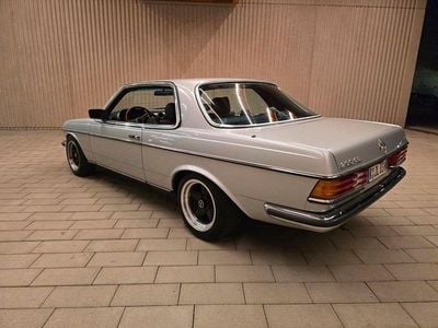 Gebraucht Mercedes 230 185 PS (136 kW) 1983 Silber Coupé