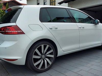 Weiß Gebraucht 2014 VW Golf VII Highline Limousine | 12.800 € (Fairer Preis)
