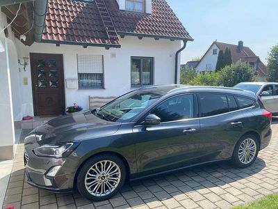 Grau Gebraucht 2019 Ford Focus Titanium Kombi | 15.900 € (Fairer Preis)