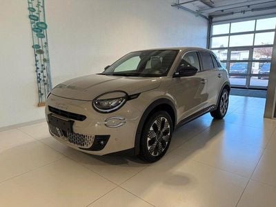 Neu Fiat 600 La Prima 145 PS (106 kW) 2025 (636 cappuccino beige/beige) SUV