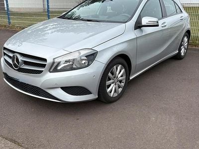 Usata Mercedes A180 122 CV (89 kW) 2012 Argento Berlina