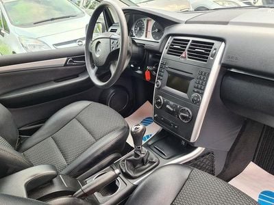 Gebraucht Mercedes B180 116 PS (85 kW) 2010 Grau Van / Kleinbus