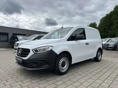 Gebraucht Mercedes Citan 112 116 PS (85 kW) 2023 Arktikweiß Van / Kleinbus