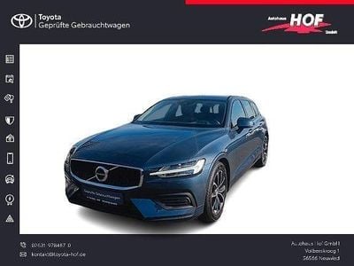 Blau Gebraucht 2020 Volvo V60 Momentum Kombi | 25.290 € (Fairer Preis)