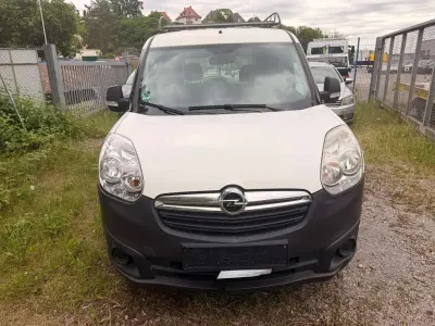 Gebraucht Opel Combo 95 PS (69 kW) 2012 Weiß Van / Kleinbus