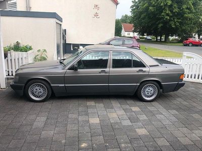 Second-hand Mercedes 190 160 CP (117 kW) 1987 Berlinǎ