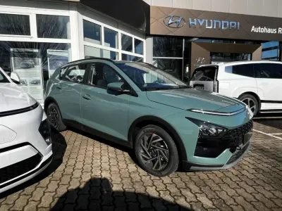 Neu Hyundai Bayon Trend 90 PS (66 kW) 2026 Mangrove green / mic SUV