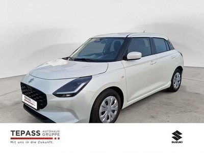 Ny Suzuki Swift Club 82 HK (60 kW) 2025 Vit Halvkombi