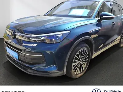 Second-hand VW Tiguan Life 150 CP (110 kW) 2024 Albastru SUV