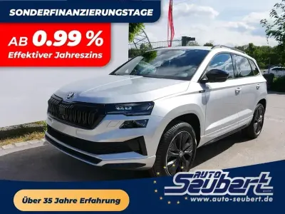 Neu Skoda Karoq SportLine 190 PS (139 kW) 2025 Brillant silber metallic SUV
