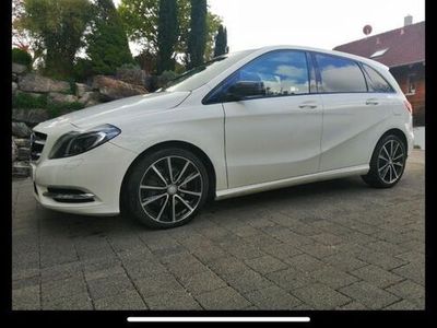 Gebraucht Mercedes B180 AMG Edition 1 109 PS (80 kW) 2012 Weiß Kleinwagen