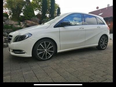 Gebraucht Mercedes B180 Edition 1 109 PS (80 kW) 2012 Weiß Van / Kleinbus